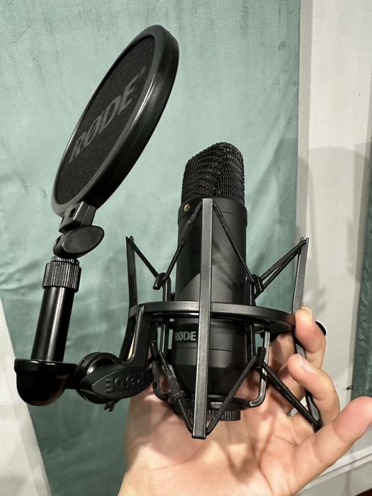 Продаю Rode NT 1 проффесиональный студийный микрофон