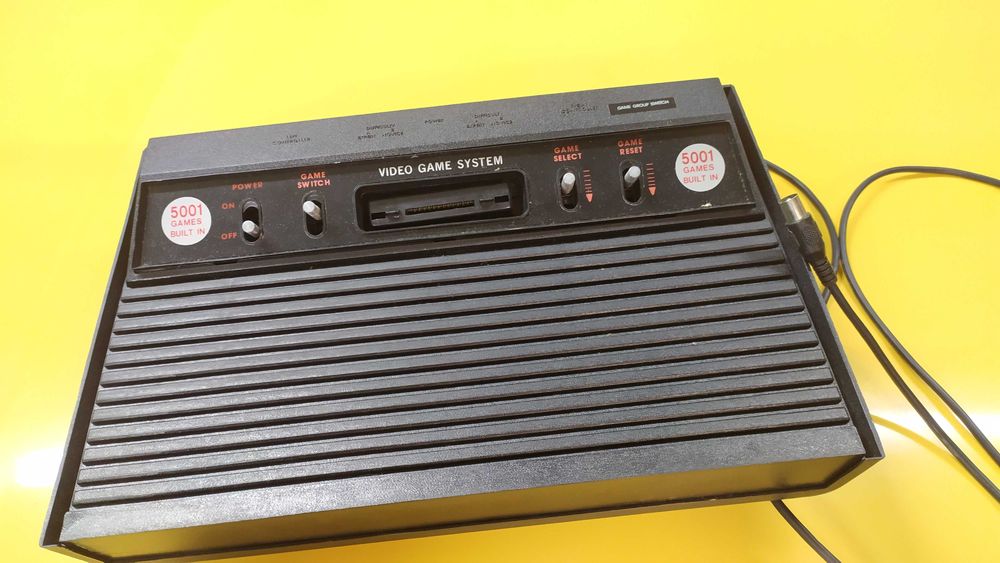Ретро видеоконзола - стил Atari 2600 (реплика) с 5001 вградени игри