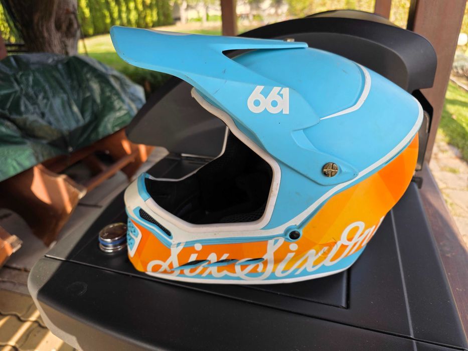 Продавам каска SixSixOne (661) – размер L