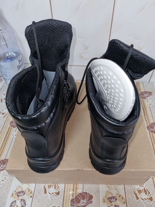 Vând bocanci nr. 41 noi