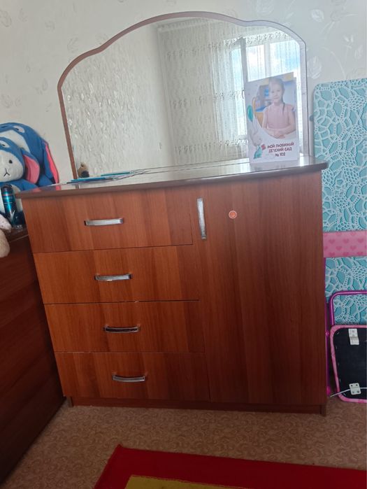 Продам комод с зеркалом