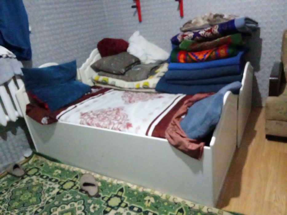 Продается спальный гарнитур