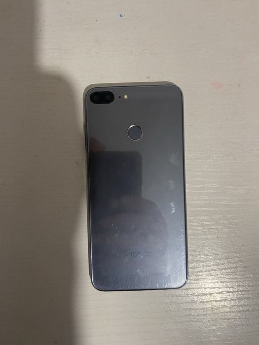 Продам Honor 9 Lite