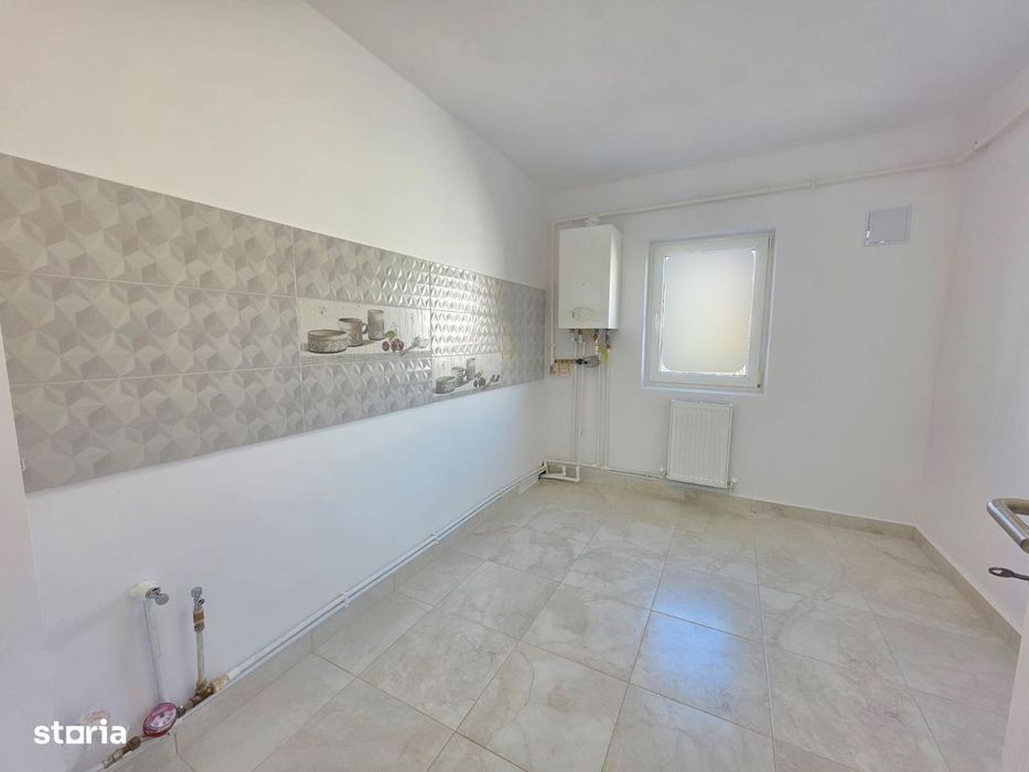 2 camere, fix lângă Liceul Roman Vodă, etaj intermediar, renovat 2025