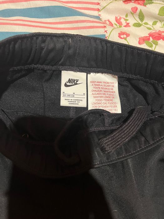 Продавам оригинален екип на Nike