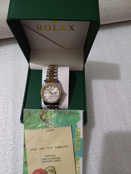 Женские.      часы