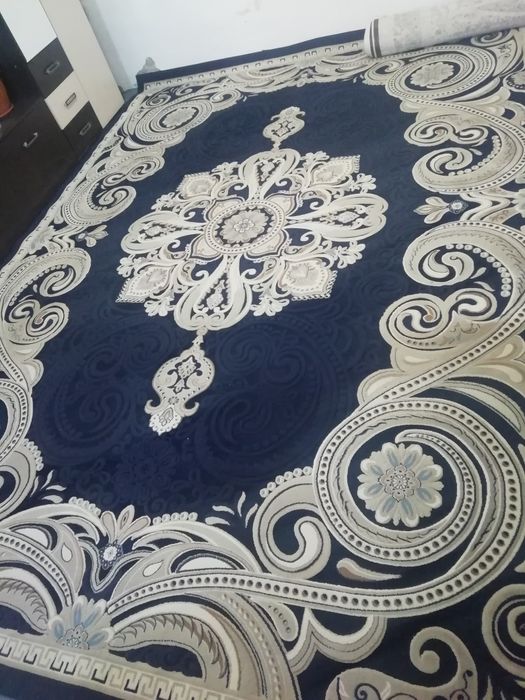 Продаётся.       Ковёр ширина 3 длина 4