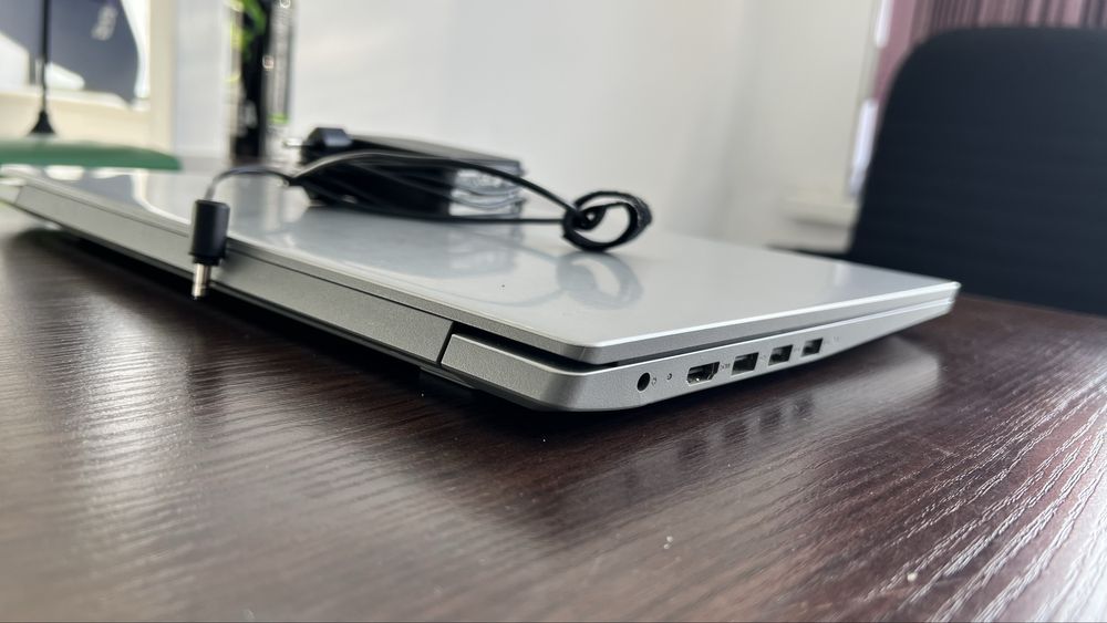 Мощный ноутбук + зарядка