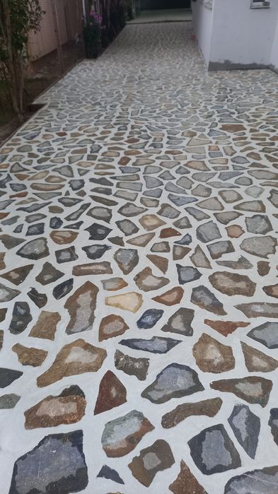 Piatră naturală (amenajări exterioare)