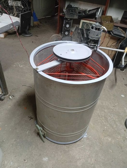 Продам Медогонку Советскую на 3 рамки