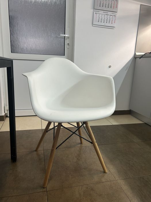 set de 4 scaune mari și comode