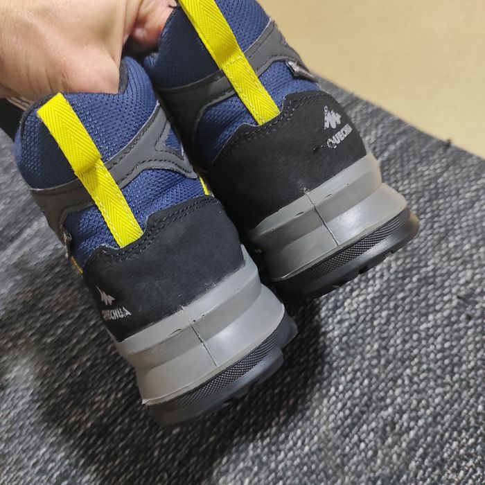 Vând bocanci waterproof quechua  marimea 37