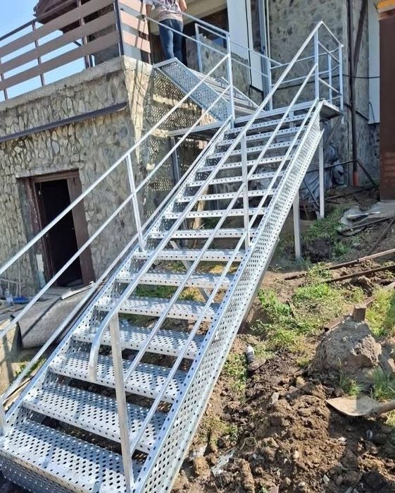 Scari metalice galvanizate la orice dimensiune