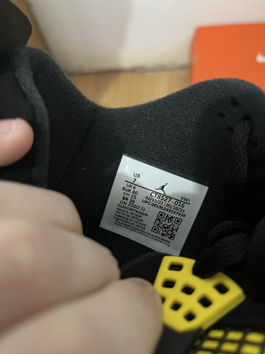 Jordan 4 marimea 40 nefolositi