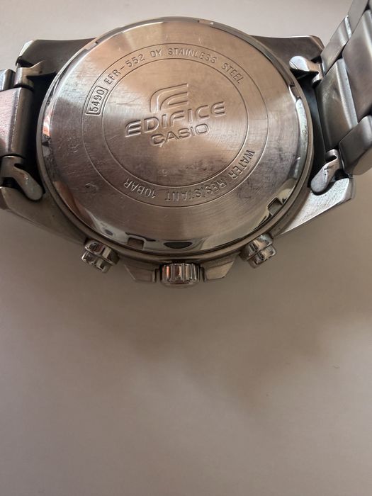 Часовник Casio Edifice , в добро състояние,цената е съобразена с качеството! Часовника има нормални следи от употреба.