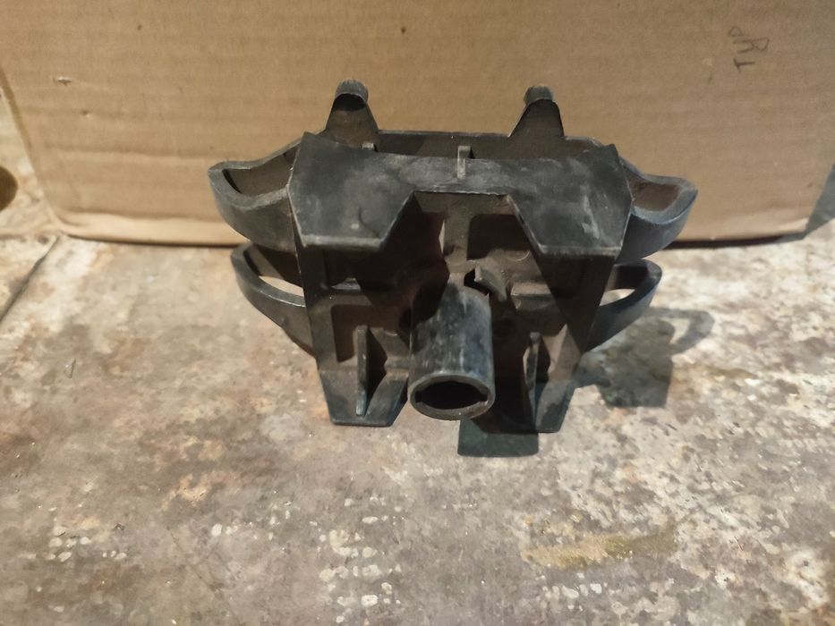 Салазка для бампера Е34