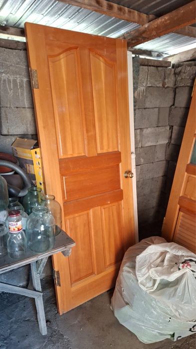 Продам двери в хорошем состоянии