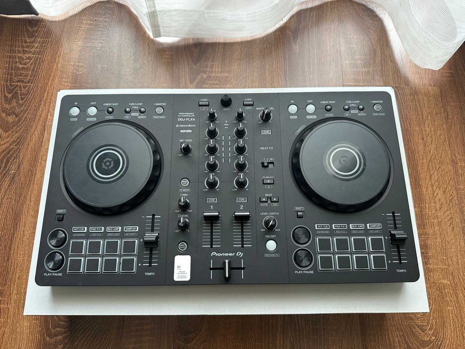 Pioneer DDJ-FLX4, negru