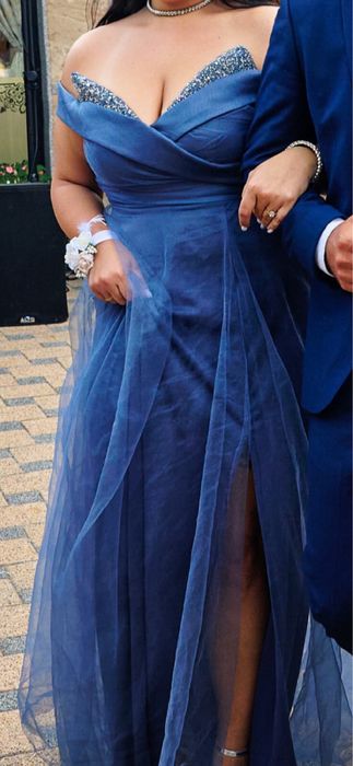 Официална рокля с цепка