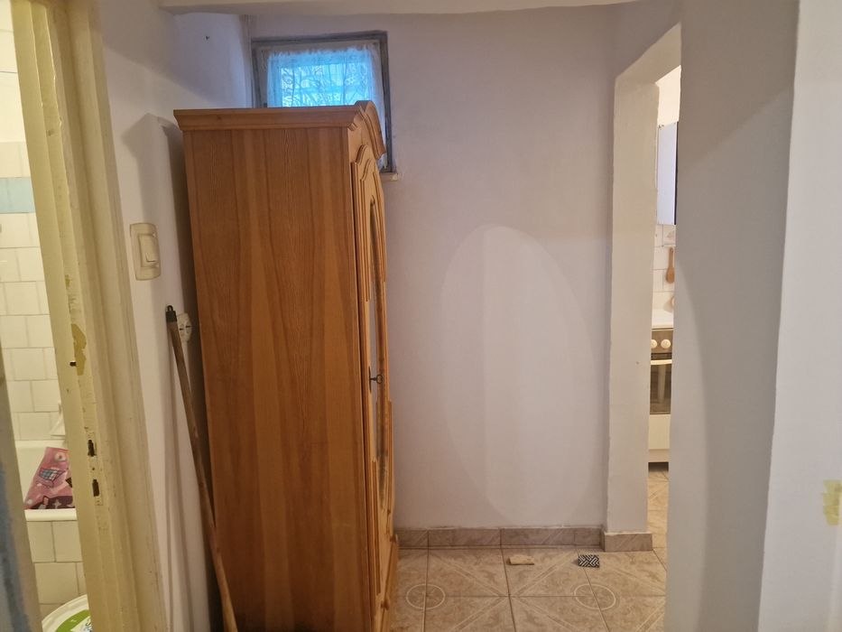 Apartament 2 camere Poșta Mărăței, 42 mp, parter, circular, mobilat, semirenovat