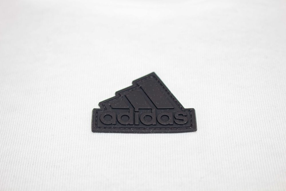 Adidas оригинална дамска тениска памук кроп бяла гумено лого XS