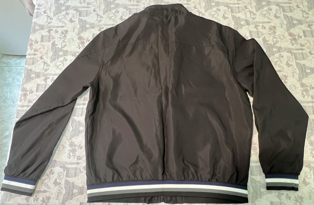 Продавам чисто-ново яке