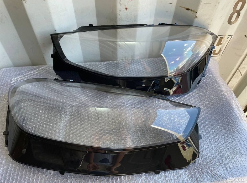 Продам стекло фар 2021  w223