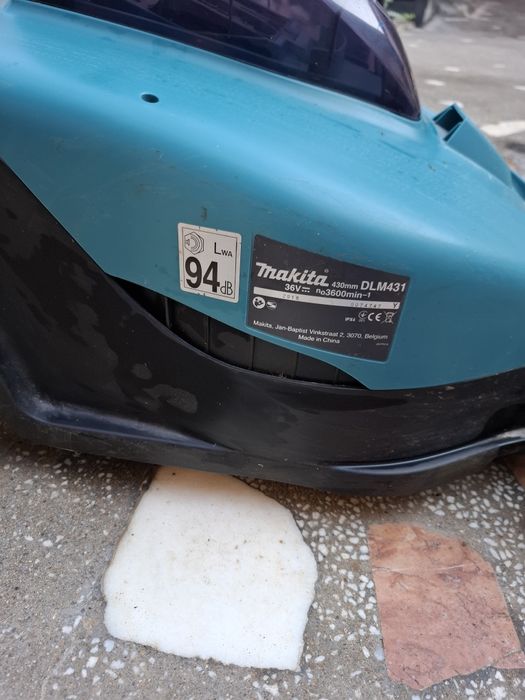 Makit DLM 431 masina de tuns iarba