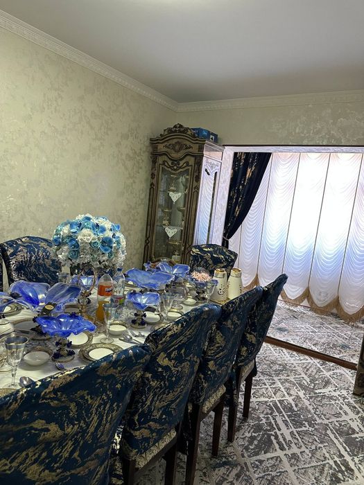 Stullar sotiladi. Xolati yangidek. Stullari ezilmagan chotki xolatda