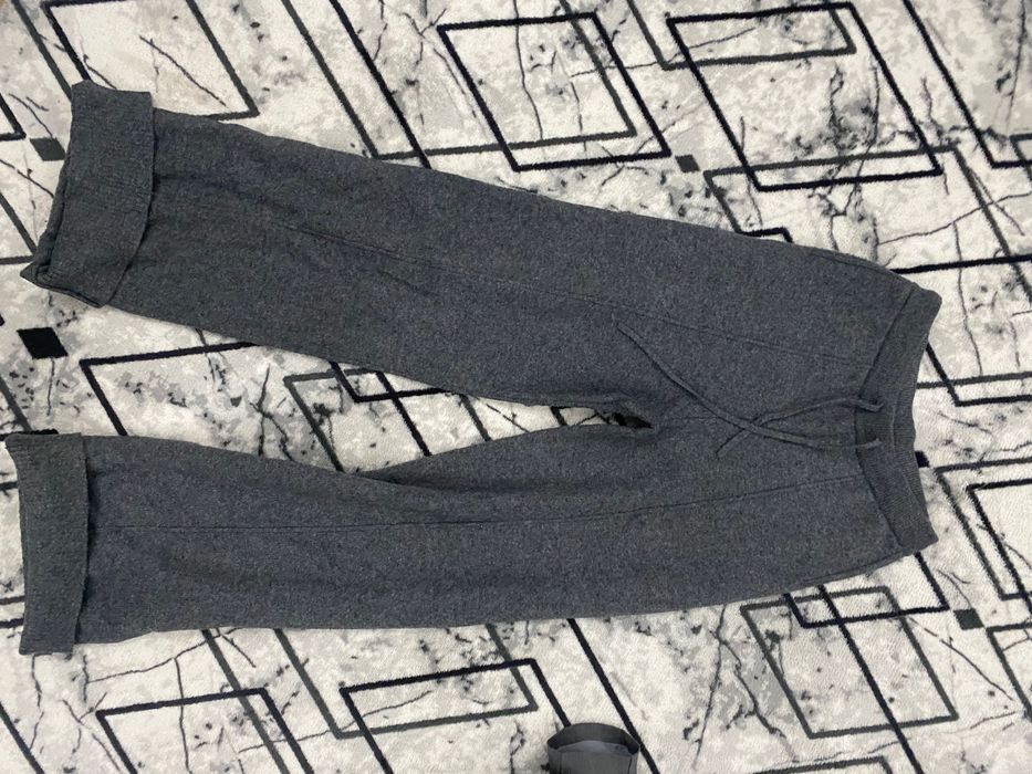 Сив мек панталон тип Jogger