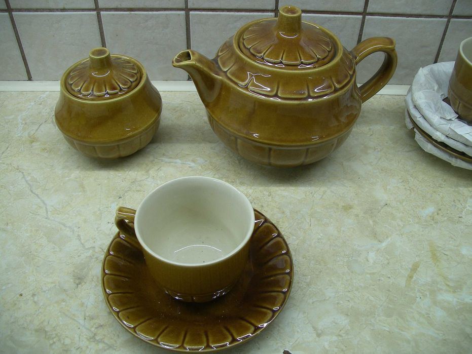 Стар сервиз за кафе и чаи.