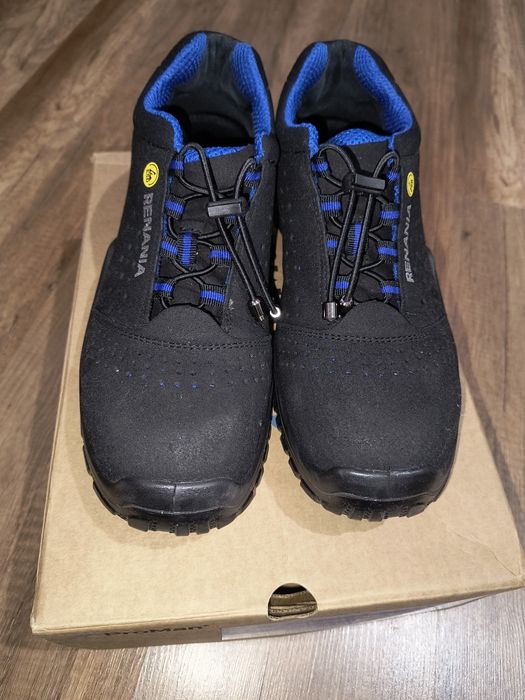 Vând încălțăminte cu protecție pentru muncă