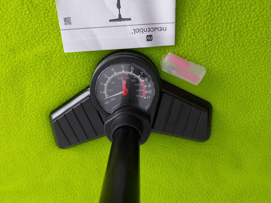 Pompa cu manometru, presiune 11 Bar, PSI (0-160). + accesorii