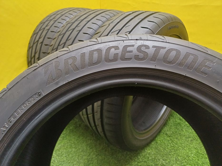 Шины 245/45 R17 Bridgestone комплект.