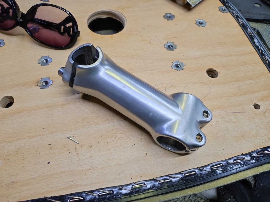 Масивна алуминиева лапа, за кормило 25,4мм