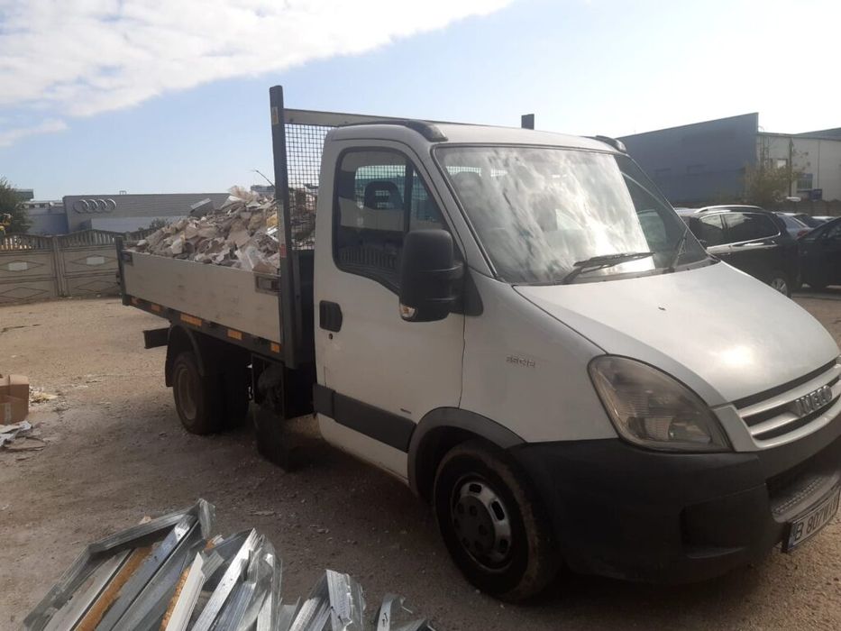 Firma de debarasare apartamente garsoniere poduri în toate sectoarele