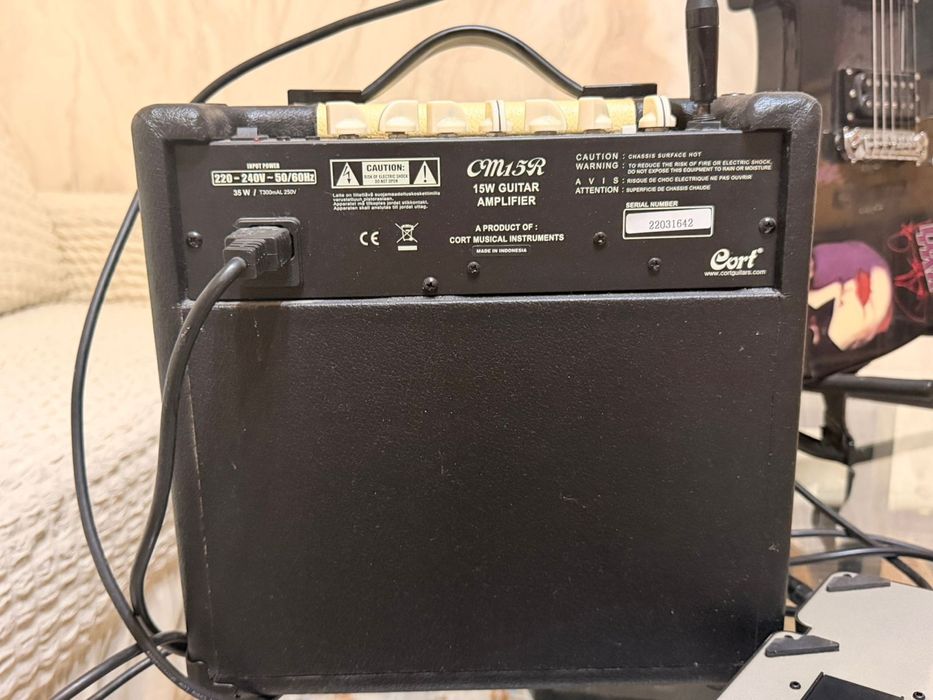 Электрогитара в хорошем состоянии