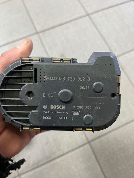 Дроселова клапа за Ауди А4 Б5