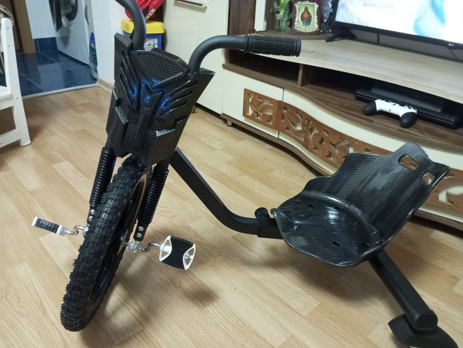 Vând drift cu pedale nou in cutie