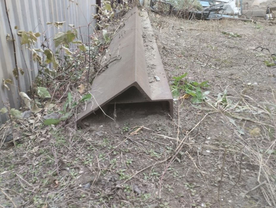 Продаю швеллер три штуки