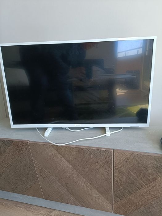Телевизор Philips 32 инча бял