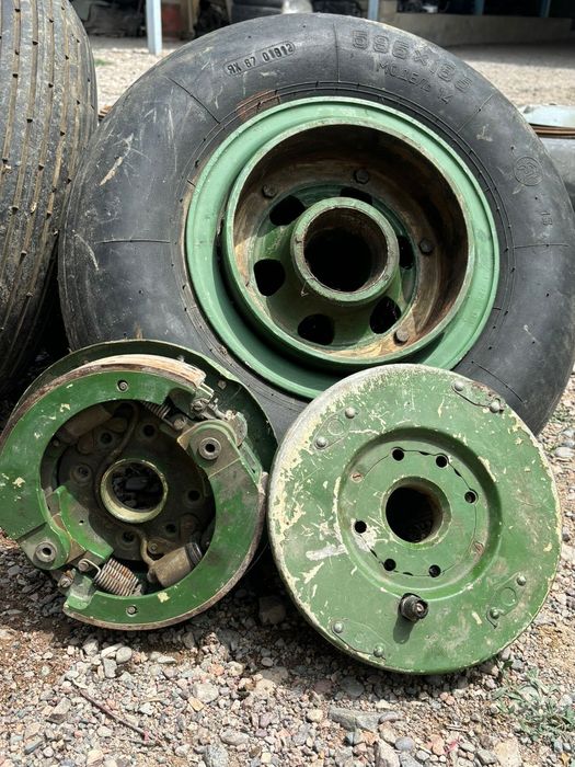 колесо от вертолета Ми-2.