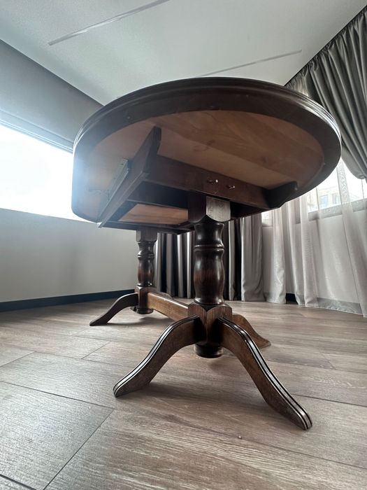 Разтегателна дървена трапезна маса