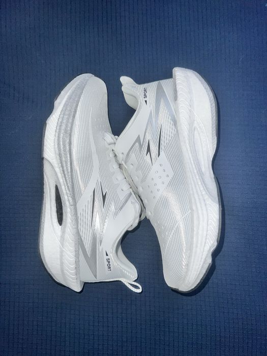 Кросовки белый новый