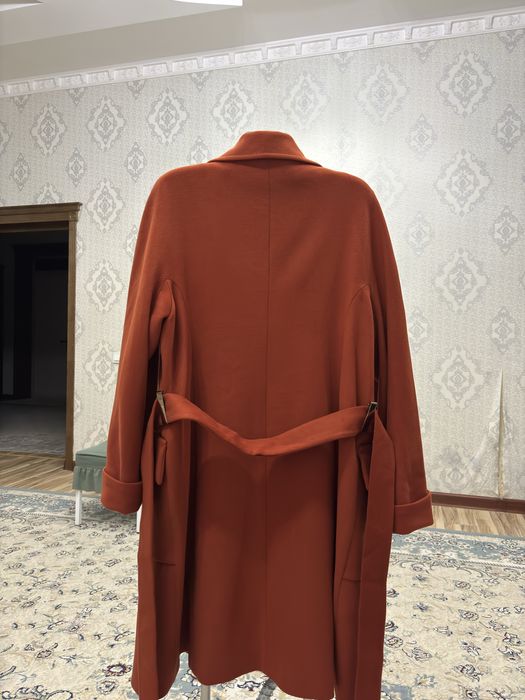 Пальто оранжевое