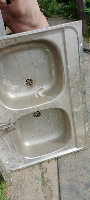 Продам кухонную раковину