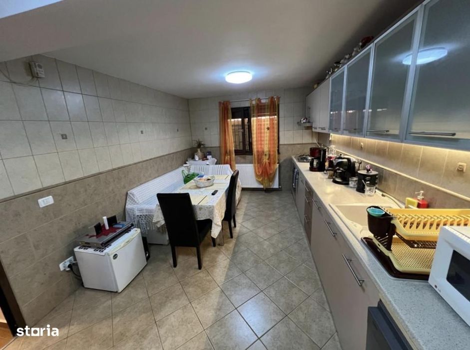 Casa individuala P+1+M - Curte proprie - Vedere lac - Oras Pantelimon