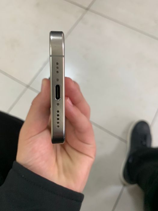 продается айфон 15 про