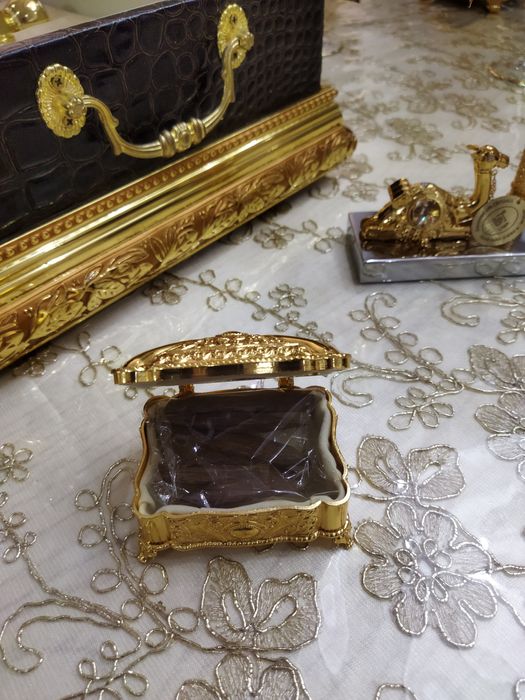 Noyob arabcha sovgʻa toplami - faxriy estalik