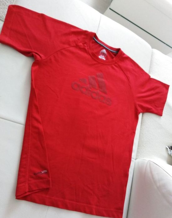 Vând tricou Adidas, mărimea M, produs de calitate,original.